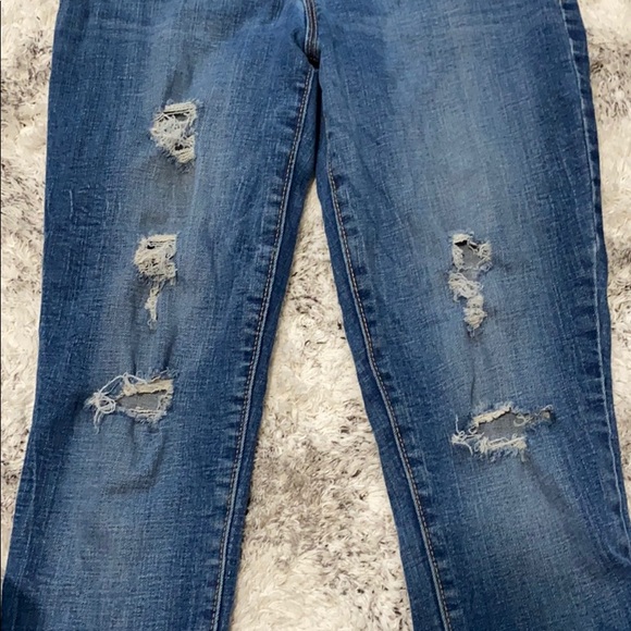 Distressed skinny jeans - Picture 2 of 3